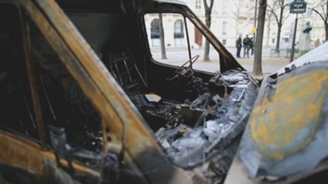 Coches quemados, comercios saqueados y escaparates rotos en París