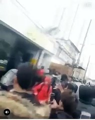 Un professeur pète un câble en voyant des lycéens saccager une crêperie