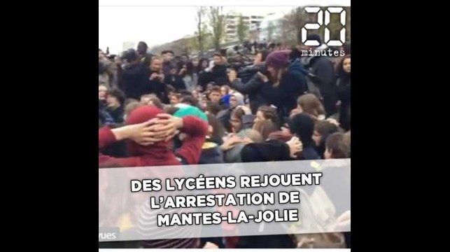 Des lycéens rejouent la scène de Mantes-la-Jolie en soutien aux jeunes interpellés
