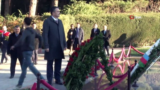 - Tarım ve Orman Bakanı Pakdemirli Azerbaycan’da- Tarım ve Orman Bakanı Bekir Pakdemirli, Azerbaycan’da Haydar Aliyev’in kabrini ve şehitliği ziyaret etti