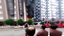 Mersin'de evde çıkan yangın korkuttu...Binanın 1. katından alevler böyle yükseldi