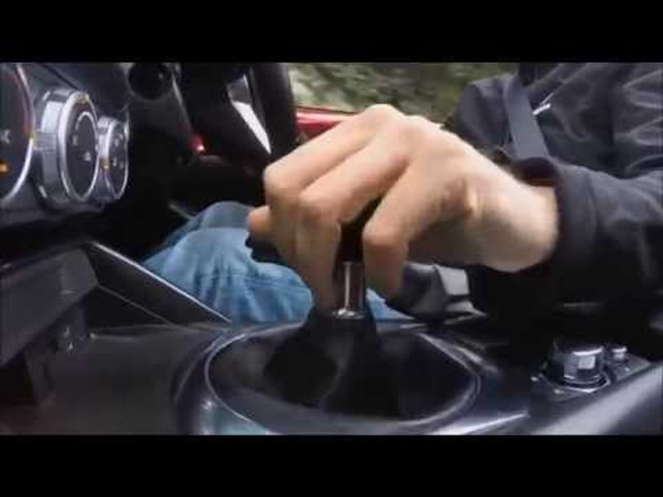 Mazda MX-5 2015 en acción