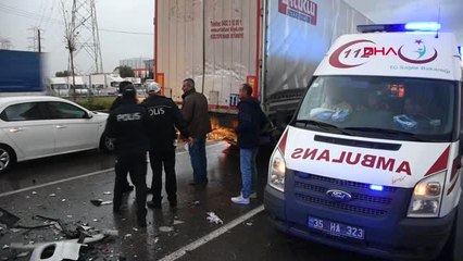 İzmir Tır'a Arkadan Çarpan Kamyonetin Sürücüsü Öldü