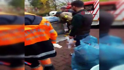 Kağıt toplayıcısı yer altı çöp konteynerında mahsur kaldı