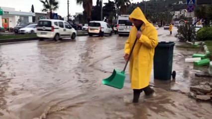 Bodrum'da sağanak etkili oluyor - MUĞLA
