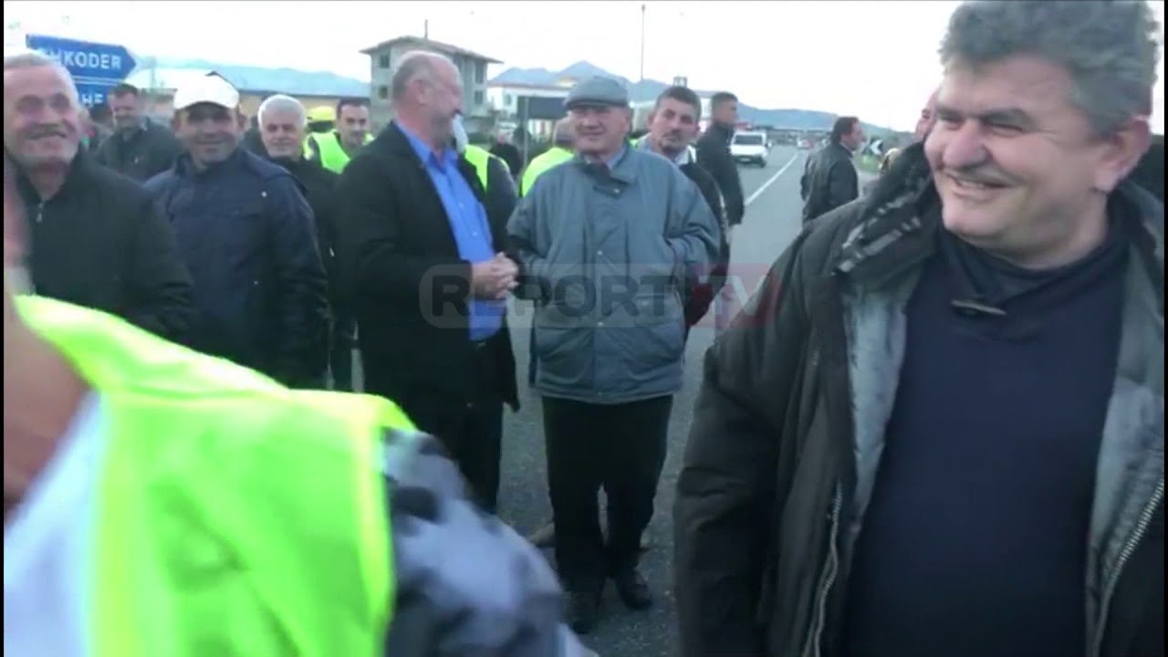 Protesta në Shkodër dhe Kavajë për çmimin e karburantit, banorët bllokojnë rrugët