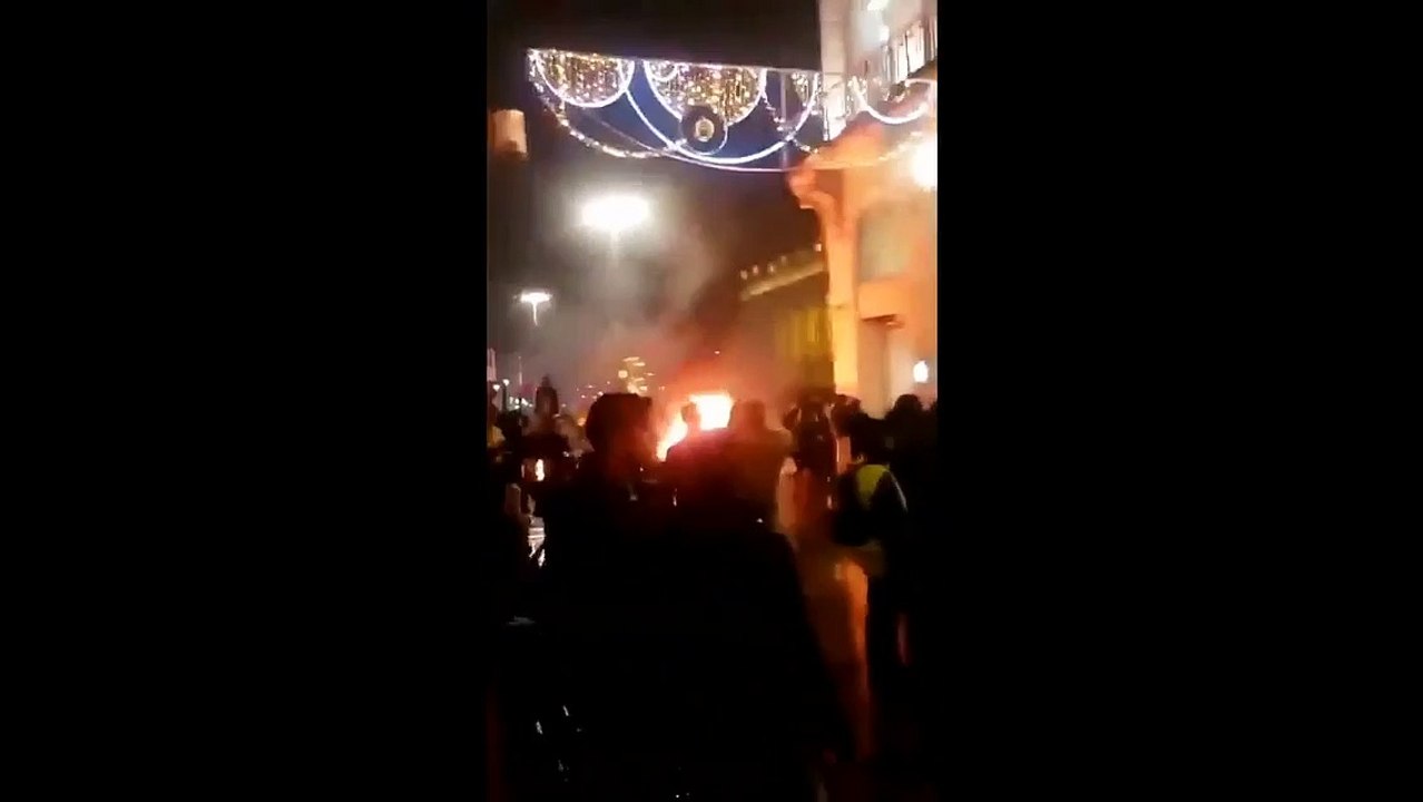 Gilets jaunes: l'Apple Store de Bordeaux pillé par des casseurs