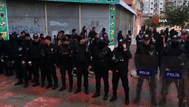 - HDP Diyarbakır İl Başkanlığında, İmralı Cezaevi’nde bulunan terör örgütü PKK lideri Abdullah Öcalan için başlatılan açlık grevine polis müdahale etti. Çok sayıda eylemci gözaltına alındı.