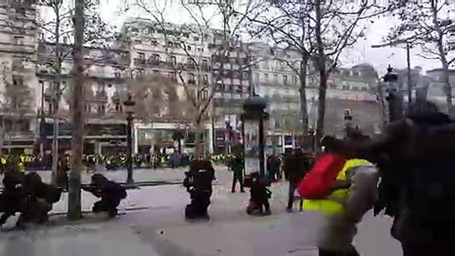 Gilets Jaunes : un manifestant touché par un tir de flash-ball à Paris