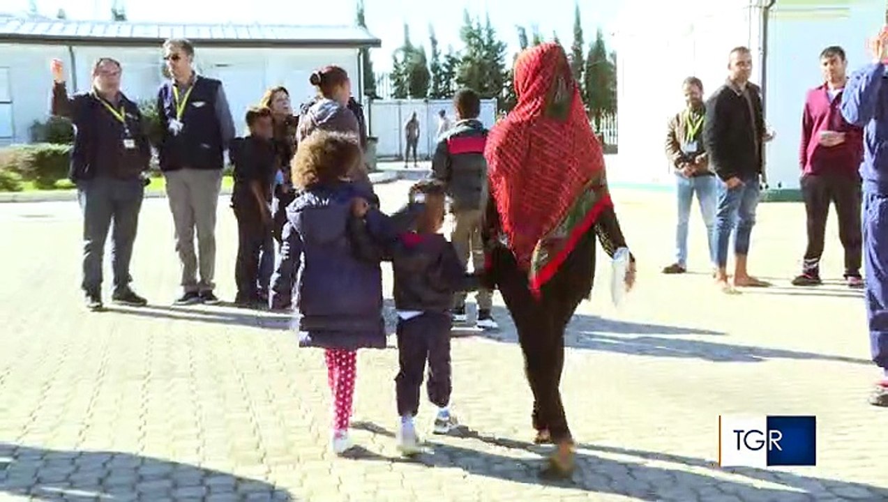 Bari, centrosinistra contro Governo: "hanno tolto Sprar a famiglie migranti, bambini per la strada. Salvini razzista"