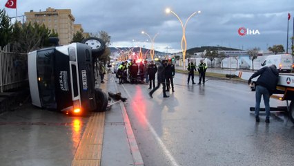İzmir Aliağa’da işçi servisi devrildi:  4 yaralı