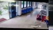 Un serpent attaque un homme dans un commissariat (Thaïlande)