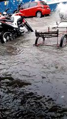 Chuva alaga ruas no centro de Cajazeiras