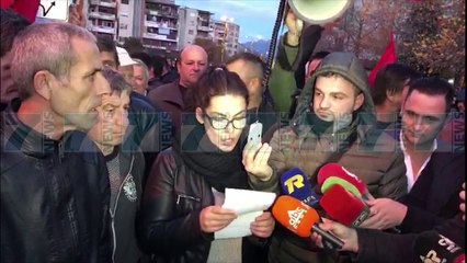 Download Video: QYTETARET NE SHKODER E KAVAJE PROTESTOJNE PER ÇMIMIN E NAFTES - News, Lajme - Kanali 7