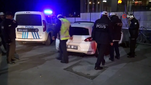 Dur ihtarına uymayan şahıs otomobilini bırakıp kaçtı
