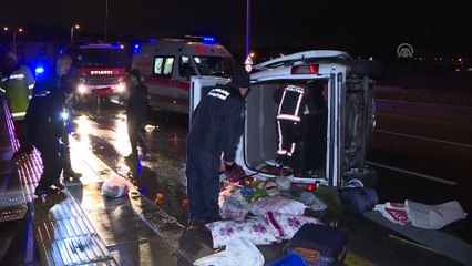 Başkentte virajı alamayan minibüs devrildi: 5 yaralı - ANKARA