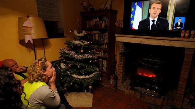 Οι απαντήσεις Μακρόν στα Κίτρινα Γιλέκα και οι πρώτες αντιδράσεις