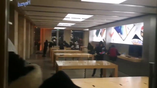 L'Apple Store de Bordeaux pillé par des casseurs #giletjaune