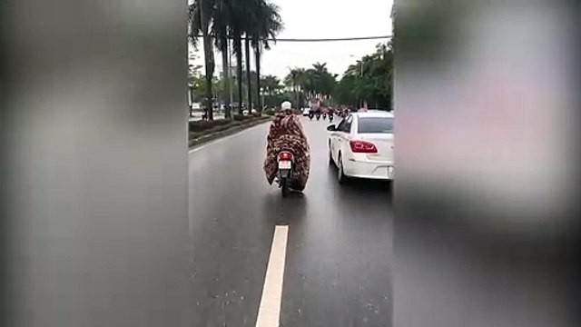 Người đàn ông 'nóng bỏng' nhất giữa trời đông Hà Nội