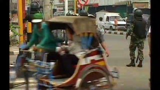 TNI Mengamankan Massa Yang Demo Kenaikan Harga BBM & Listrik, Medan 5 Mei 1998