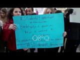 Ora News - Studentët e Vlorës mesazh Kryeministrit dhe deputetit të tyre