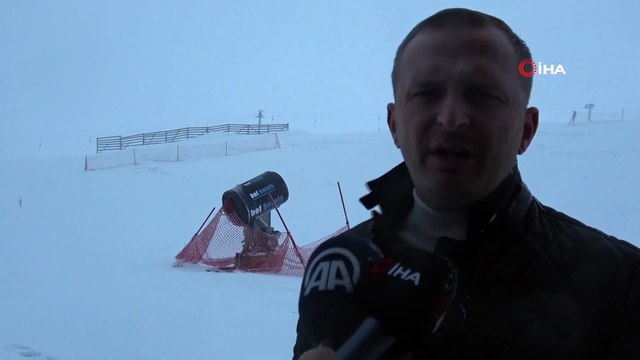 Uludağ’da 2 gündür yağan tipi şeklinde kar nedeniyle yollar kapandı, vatandaşlar mahsur kaldı