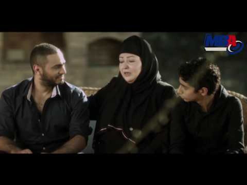 تامر حسني يتجمع مع عائلته لأول مره ويقرأ فاتحة حجاج عبدالعظيم شاهد ماذا حدث في مشهد جمييييل جداا
