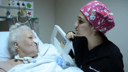 Aylarca yoğun bakımda kaldı, 4 kez kalbi durdu... 82 yaşındaki Ümit teyzeye hayat öpücüğü