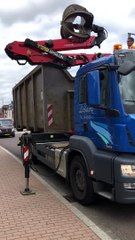 Kur ja parkon dikujt makinen para deres se shtepise e ngelet pa shku ne pune