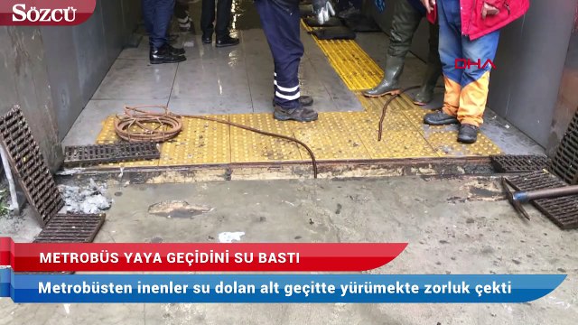 Metrobüs yaya geçidini su bastı