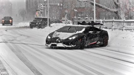 Faire du snowboard tracté par une Lamborghini Huracan