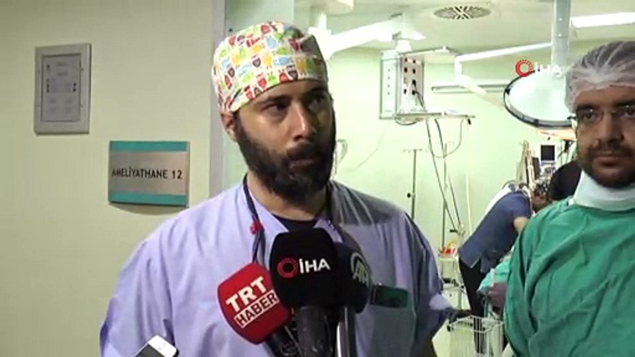 - 800 gram doğan Ömer Pusat bebek 3 santimetrelik kesi ile hayata tutundu