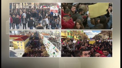 Ora News - Studentët e Elbasanit dhe Durrësit priten me ovacione nga protestuesit, flamuj dhe dajre