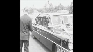 Wakil Presiden Amerika Serikat, Hubert Humphrey Mengunjungi Makam Pahlawan di Jakarta 5 November 1967