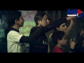 اتفرج علي تامر حسني بيعلب كرة مع الاطفال في الحاره ازاي؟