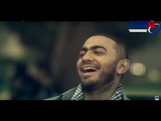 شاهد تامر حسني يشتغل صاحبة من ايميل بنت في مشهد يموت من الضحك