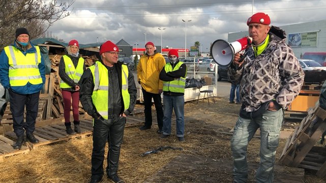 Les Gilets jaunes quittent Lanester pour se rendre en centre-ville de LORIENT