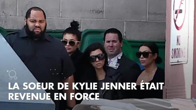 PHOTOS. Kendall Jenner foule le tapis rouge des British Fashion Awards dans une robe dorée très transparente