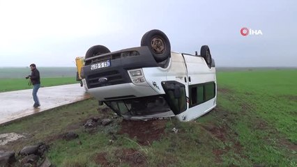 Siverek'te Öğretmen Servisi Kaza Yaptı: 13 Yaralı