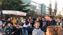Les élèves du lycée Millet manifestent