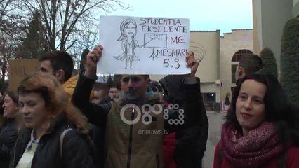 Ora News - Me sy e veshë nga Tirana, studentët e rretheve mbështeten nga gjimnazistë e qytetarë