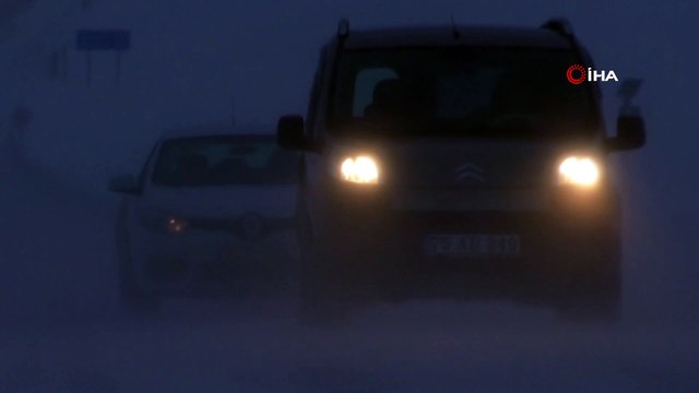 Ardahan'da ulaşıma kar ve tipi engeli