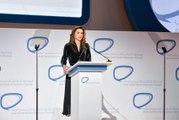 الملكة رانيا تتسلم جائزة شخصية العام في قمة رواد التواصل الاجتماعي العرب