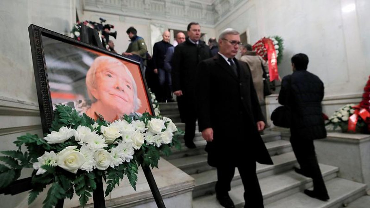 Russlands renommierteste Bürgerrechtlerin bestattet