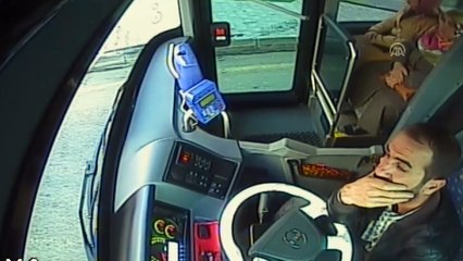 Fenalık geçiren yolcuyu hastaneye ulaştırdı - BİNGÖL