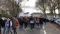Deux cent lycéens dans la rue