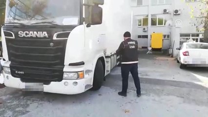 İzmir'de Bir Tırda 30 Bin Adet Uyuşturucu Hap Ele Geçirildi