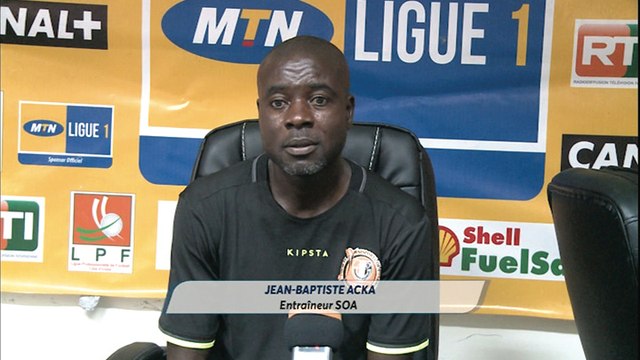 Football: conférence de presse de l’entraîneur du Racing club et de l’entraîneur du SOA