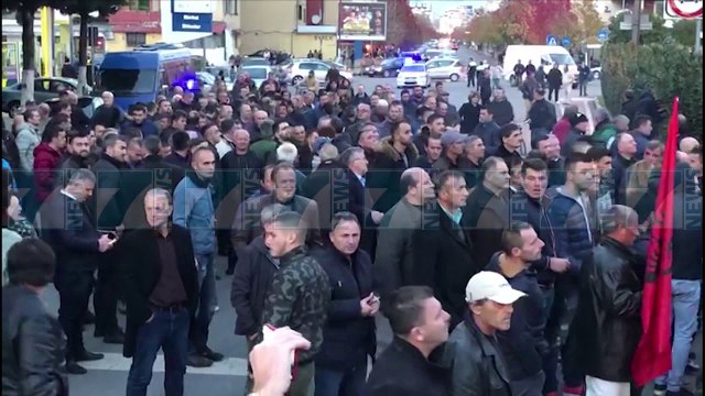 RAMA IRONIZON OPOZITEN, «TE RINJTE E PD MASKOHEN SI STUDENTE» - News, Lajme - Kanali 7