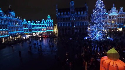 Grand-Place de Bruxelles. Lecture de la Déclaration Universelle des Droits de l'Homme
